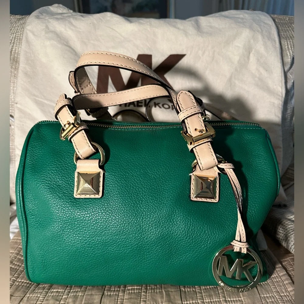 Michael Kors Grayson MD Satchel in the color Gooseberry. - Picture 2 of 14